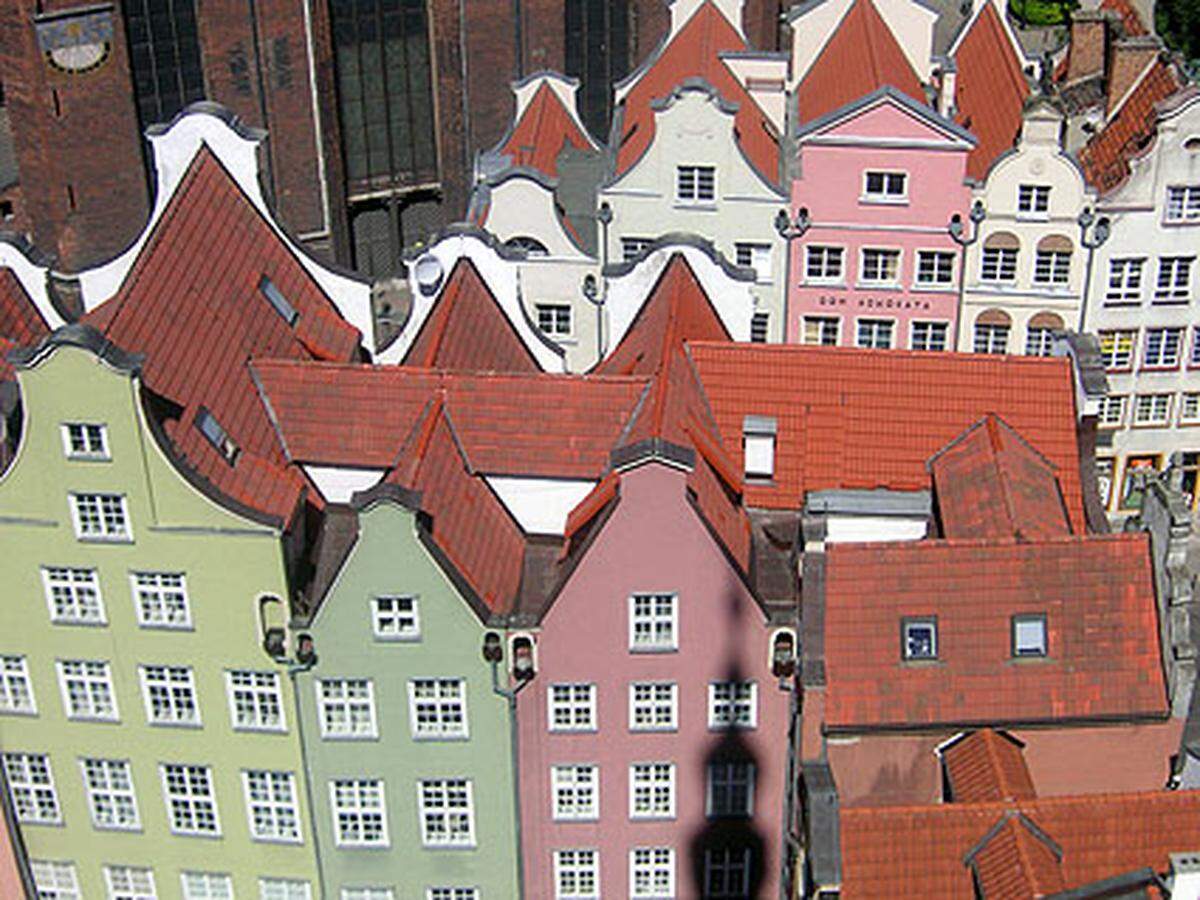Die Fachwerk-Innenstadt der Hansestadt Danzig (polnisch Gdask, fast 500-000 Einwohner) sieht von der Marienkirche aus wie aus einem Bilderbuch.
