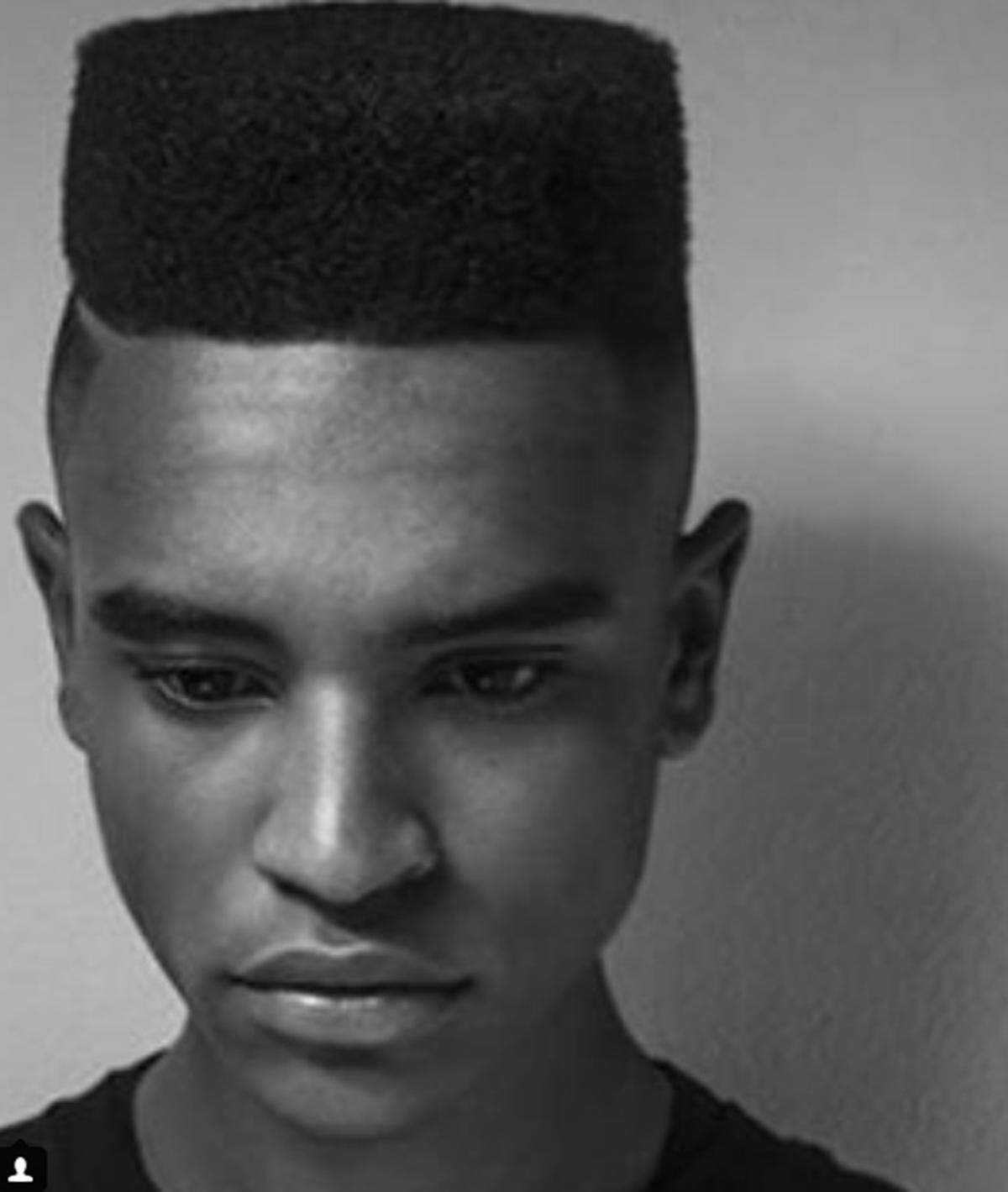 High Top Fade nennt sich der Trend, der vor allem bei Männern beliebt ist und einen starken Kontrast zwischen Seitenpartie und Haupthaar zeigt.