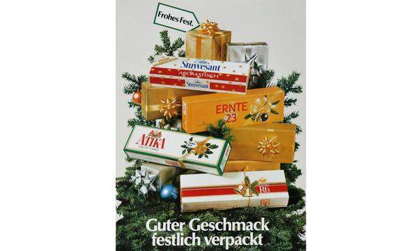 Zigarettenstangen für Weihnachten, Zigaretten in Großpackung für die Feiertage, je mehr desto besser - Auch diese Werbung würde heute (schon alleine aufgrund der Warnbilder auf den Packungen) nicht mehr denkbar sein.