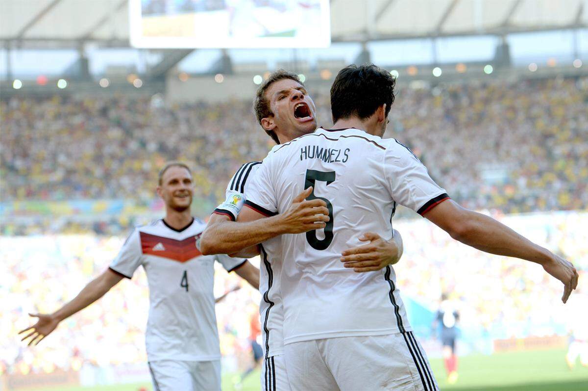 Zuvor zieht Deutschland dank eines 1:0-Erfolgs über Frankreich (Tor Hummels) zum vierten Mal in Folge in ein WM-Halbfinale ein.