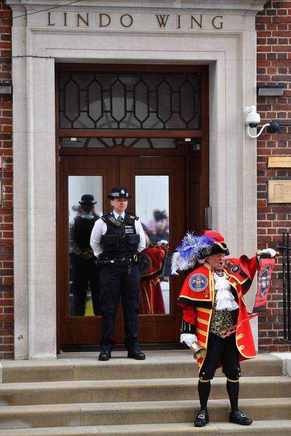 Seinen Einsatz hatte am 23. April auch Tony Appleton, der selbsternannte "unabhängige Town Crier" des Palastes. Er "beschreit" seit 2013 jedes größere royale Event.