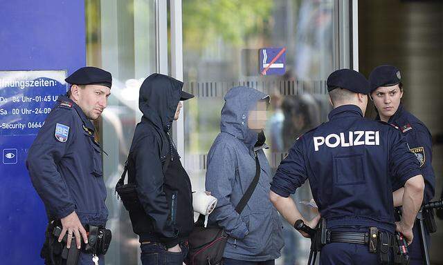 Symbolbild: Polizei am Wiener Praterstern