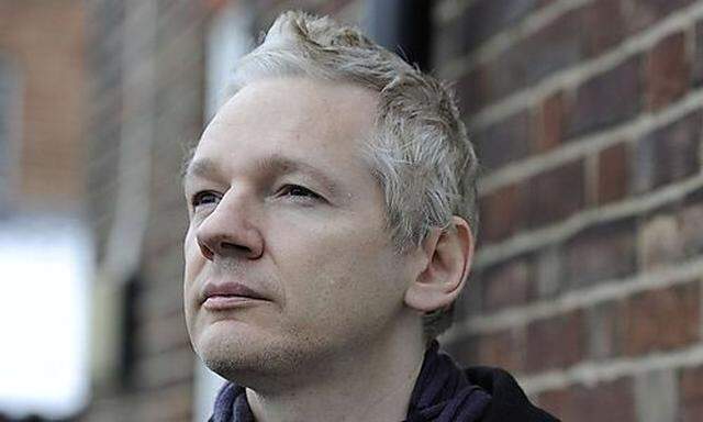 WikiLeaks founder Julian Assange speaks to the media outside Beccles police station in Suffolk