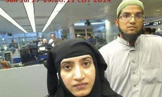 Tashfeen und Malik bei ihrer Ankunft am Flughafen in Chicago.