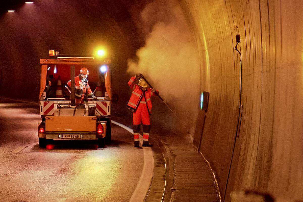 Tunnelreinigen: Einer der anstregendsten Jobs in der Asfinag.