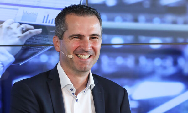 "Wir lagern nicht-kritische Daten in die Cloud aus. Bei Kernapplikationen ist es wichtig, dass man weiß, wie man mitsteuern kann", sagte Glatz und betonte, dass viele Lösungen nur cloudverfügbar seien.