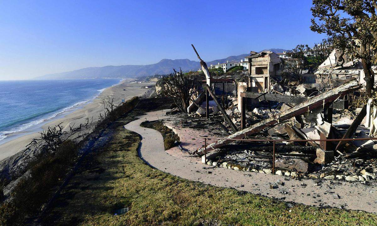 Überreste einer Luxusvilla am Pacific Coast Highway in Point Dume, Malibu