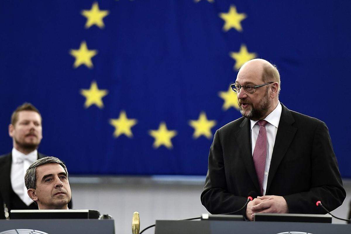 EU-Parlamentspräsident Martin Schulz rechnet mit einem schnellen Start der Austrittsverhandlungen mit Großbritannien. "Wir haben uns auf einen Brexit vorbereitet", sagte Schulz im ZDF. Er rechne allerdings nicht damit, dass es nun zu einer Kettenreaktion komme.