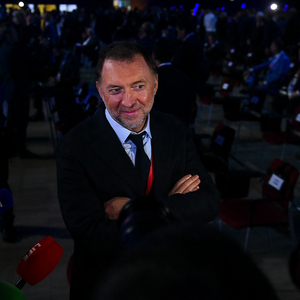 Der russische Oligarch Oleg Deripaska (hier beim Wirtschaftsforum St. Petersburg im Vorjahr) hat einen erheblichen Anteil an dem Baukonzern Strabag.