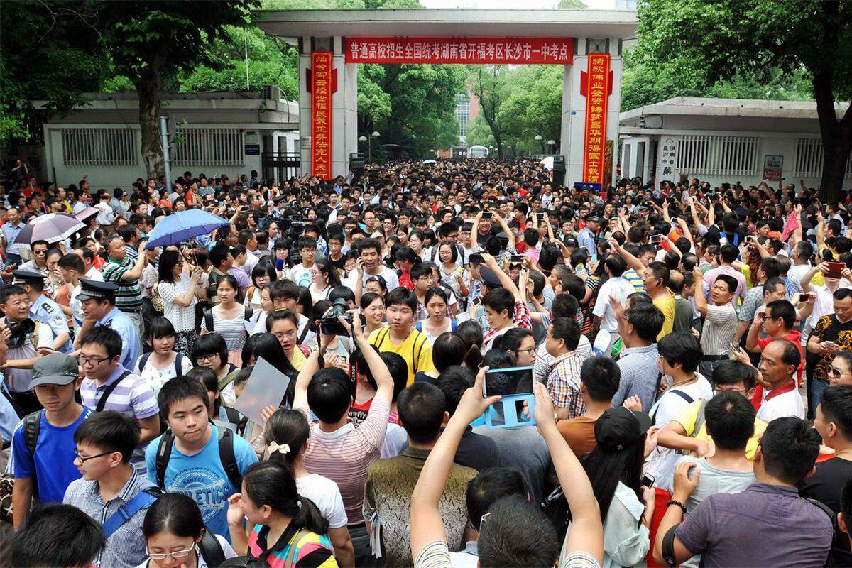 Rund 9,4 Millionen hoffnungsvolle Jugendliche absolvierten die "Gaokao", die "große Prüfung".