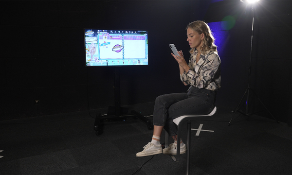 Für den Themenabend legte eine Reporterin ein falsches Profil bei einem Smartphone-Spiel für Kinder an. Ihre Bilanz war verstörend. 