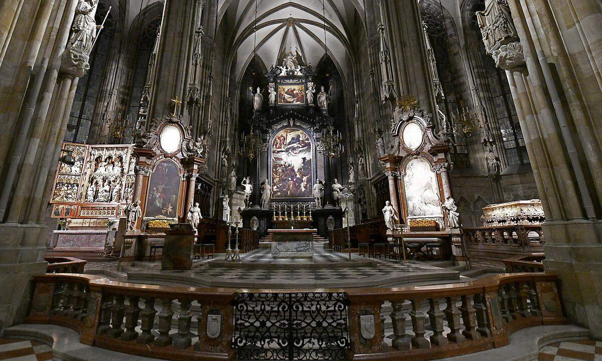 Alles habe bei einer nächtlichen Domführung angefangen, in der die schlechte Lichtsituation im Dom besonders gut sichtbar gewesen sei, erzählte Faber bei der Präsentation der neuen Lichtanlage. Nachdem die Wirtschaftskammer Wien 150.000 Euro für den Umbau zusicherte, erstrahlt der Stephansdom nun seit Mittwoch im neuen Licht.