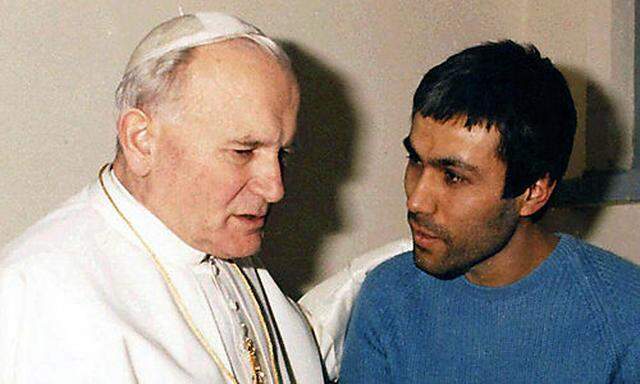 Archivbild: Papst Johannes Paul II. besuchte Mehmet Ali Agca