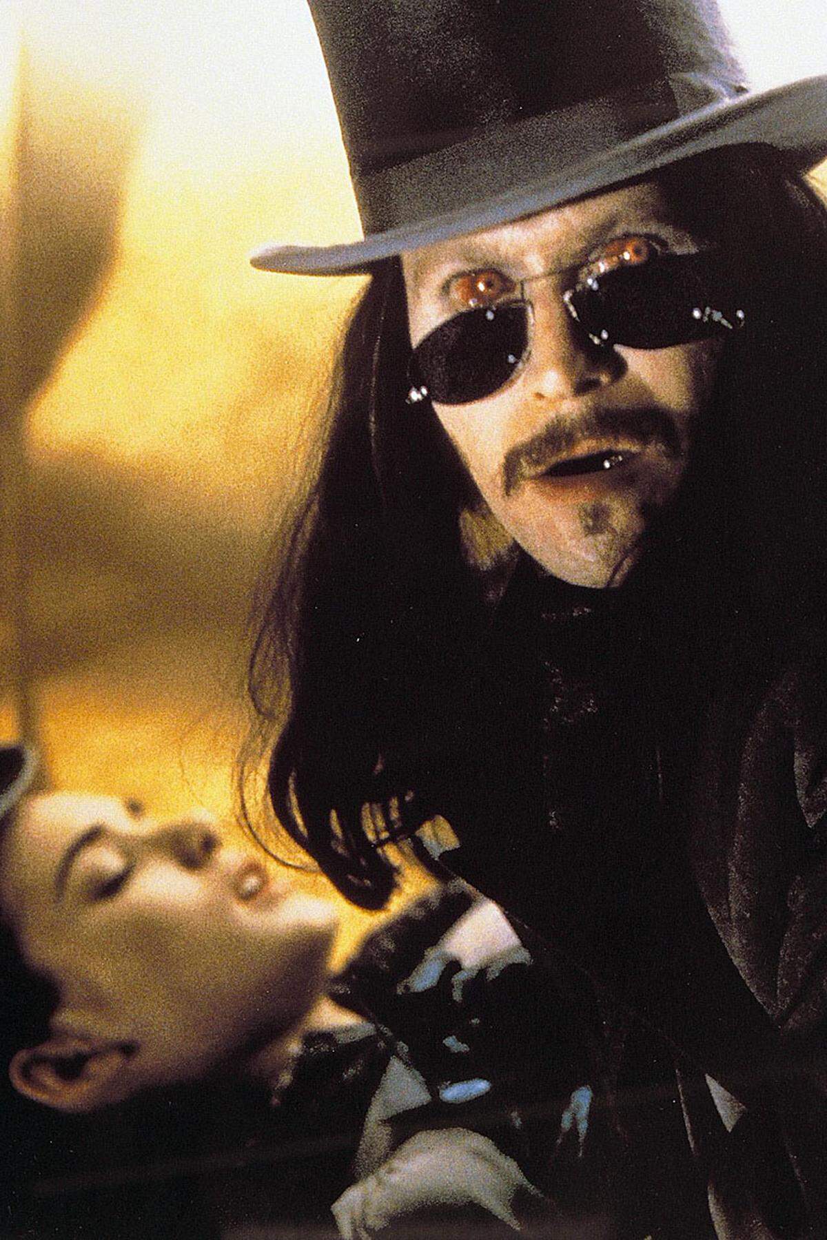 In den Neunzigern bekamen Vampire eine Seele: Der Graf Dracula (Gary Oldman) in Francis Ford Coppolas "Bram Stoker's Dracula" von 1992 ist mehr als ein sexuelles Ventil, er ist auch ein unglücklich Liebender. Als tragische Figur wird er bemitleidens- und liebenswert.