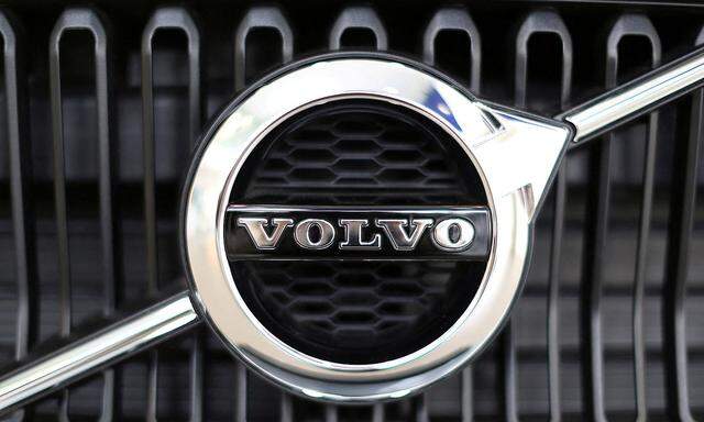Archivbild. Hinter dem Volvo-Logo wird sich künftig mehr und mehr ein reiner Elektromotor verbergen.