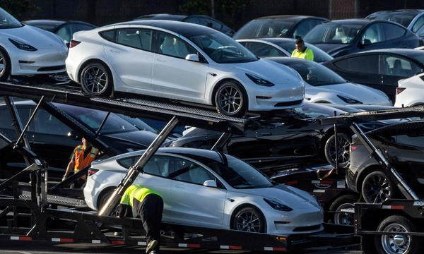 Die US-Aufsichtsbehörde NHTSA nimmt den jüngsten Tesla-Rückruf unter die Lupe. 
