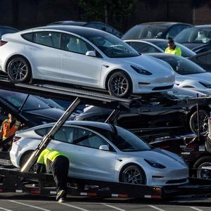 Die US-Aufsichtsbehörde NHTSA nimmt den jüngsten Tesla-Rückruf unter die Lupe. 