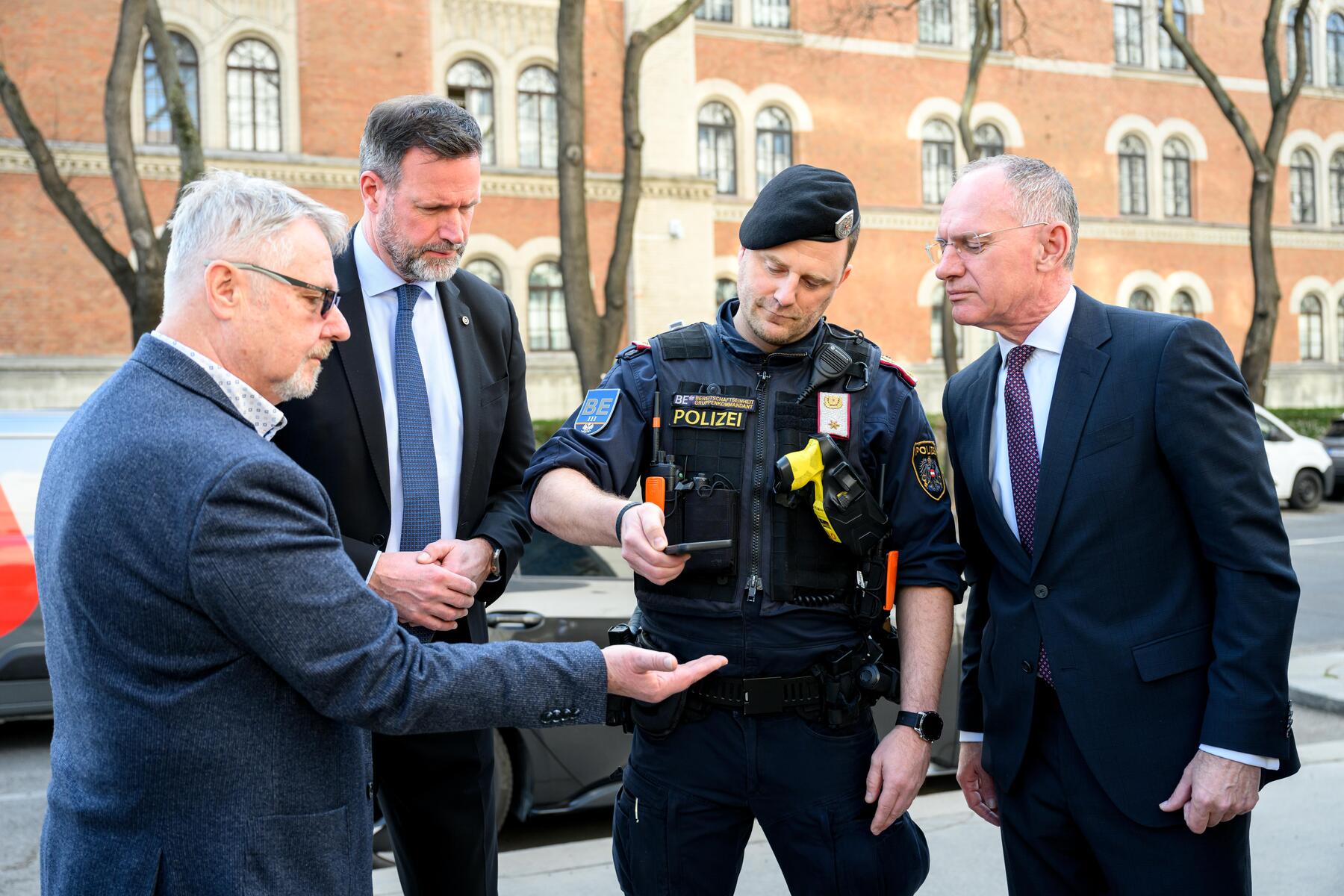 „Einmalige Innovation“: Polizei kann mit dem Handy Fingerabdrücke scannen