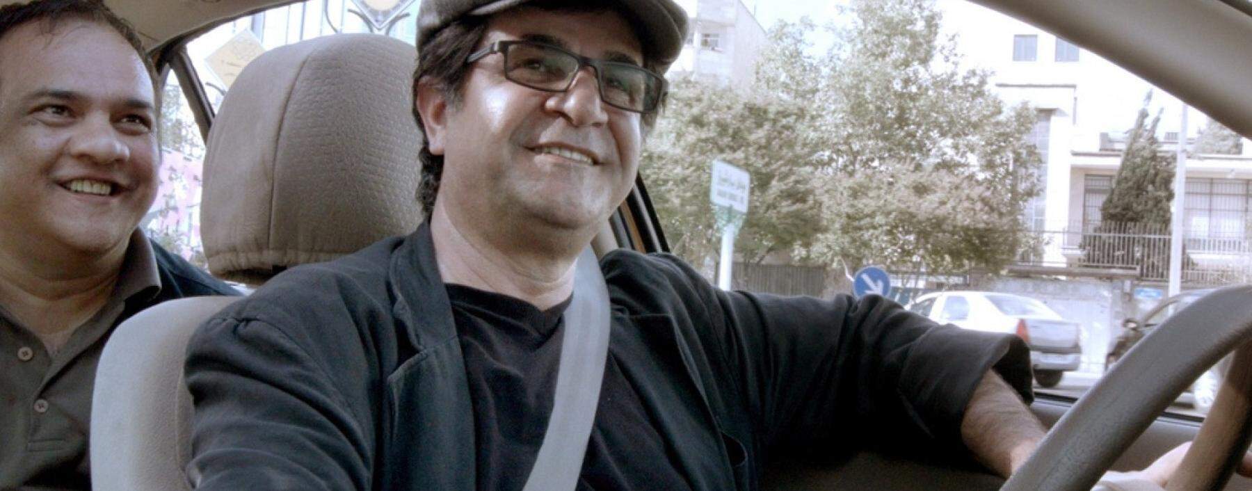 Jafar Panahi in &quot;Taxi&quot; (2015).