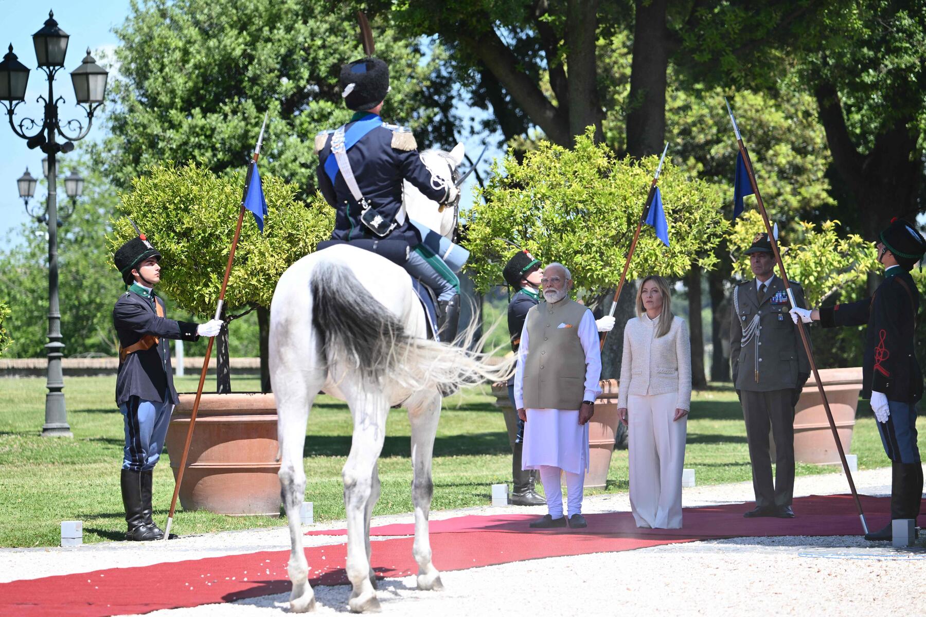 Indiens Premier Modi ist auf geostrategischer Shoppingtour durch Europa — und schenkt Giorgia Meloni Zuckerl  [premium]