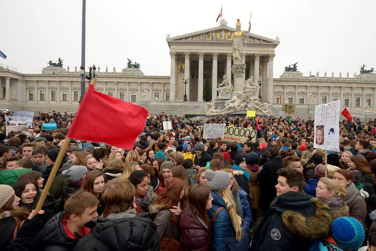 Der Aktion Kritischer Schüler (AKS) geht eine "tatsächliche Überarbeitung des Beurteilungsschlüssels in Mathematik" ab.