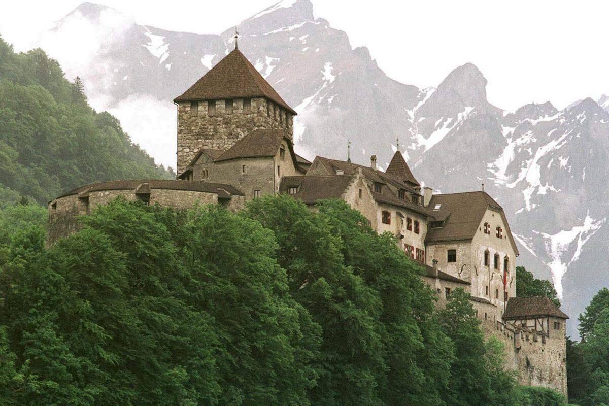 Der Vermögensreport des Liechtensteiner Investmenthauses Valluga weist die zehn reichsten Österreicher aus, die insgesamt 63,5 Milliarden Euro besitzen. Platz zehn belegt die Familie Kahane (Bank Gutmann, Jungbunzlauer) mit einem Vermögen von 1,6 Milliarden Euro.