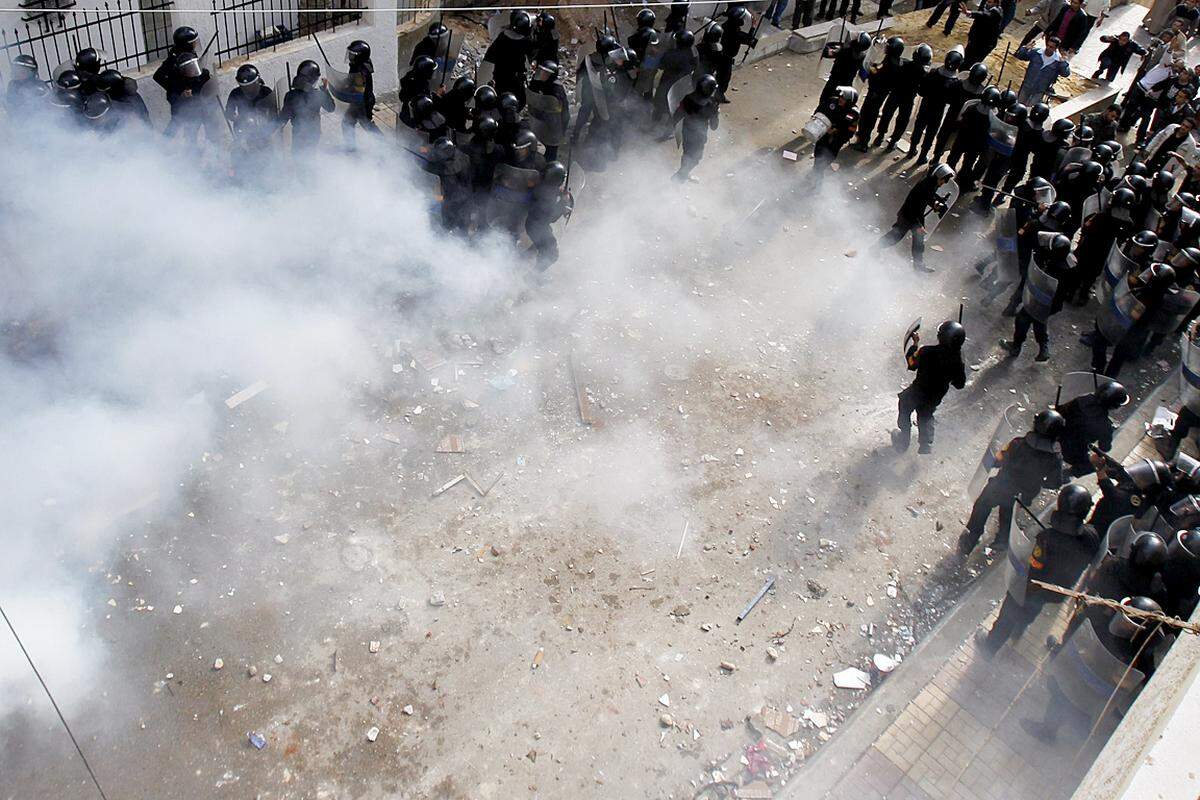 Die Sicherheitskräfte schossen mit Tränengas und Gummigeschoßen.