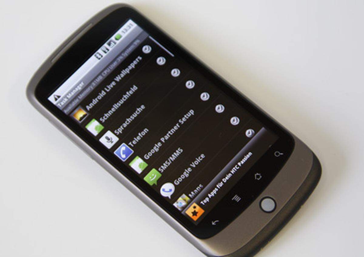 Bei Apple verpönt, bei Android kein Problem: Ein Task Manager und echte Multitasking. Wie man sieht, kann der flotte Prozessor mit 1 GHz jede Menge Anwendungen gleichzeitig ausführen. Sollte es einmal zuviel werden, lassen sie sich einzeln beenden. Mitgeliefert werden aber nur wenige Anwendungen. Den Rest muss man sich erst installieren.