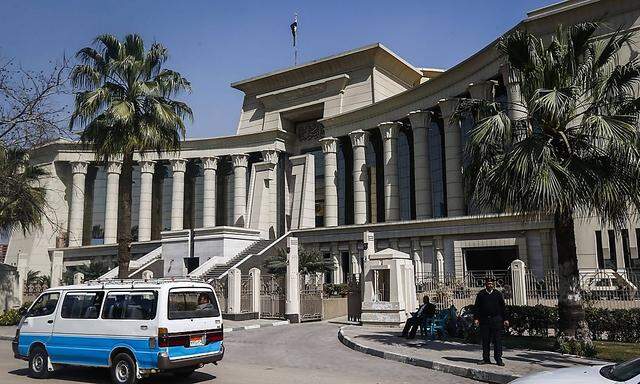 outside Egypt s Supreme Constitutiona