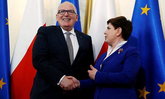 Timmermans mit der polnischen Premierministerin Szydlo.