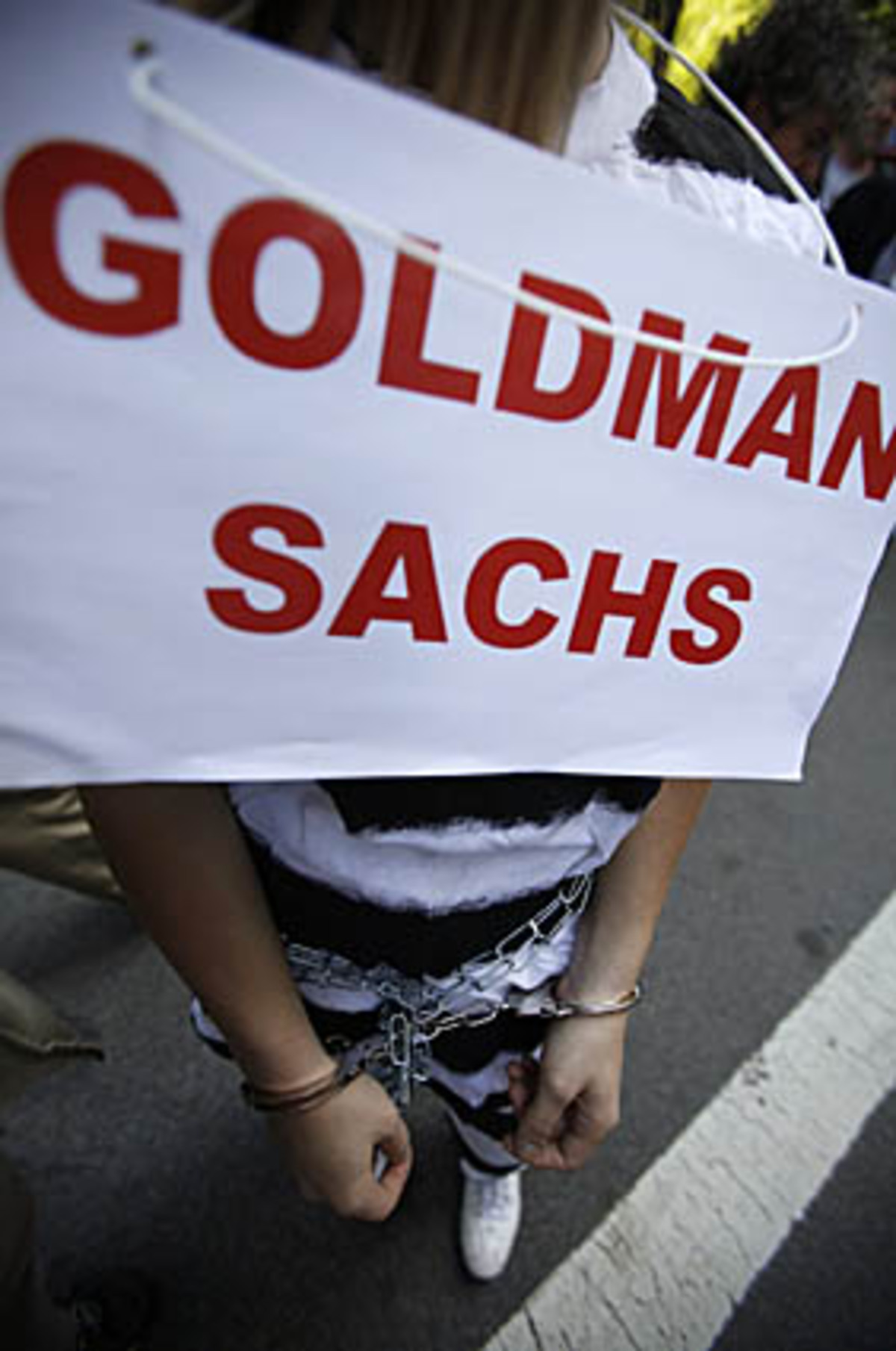 ... 214 Goldman-Sachs-Mitarbeitern ein Jahr lang die Boni zahlen.