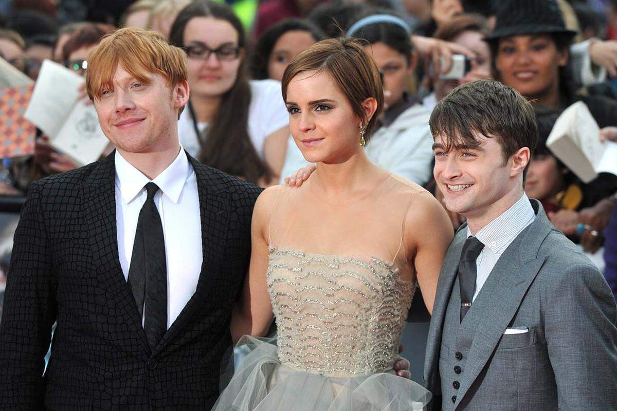 Zehn Jahre lang gehörte der jeweils neueste "Harry Potter"-Film für viele zum Pflichtprogramm des Kino-Jahres. Am 7. Juli feiert nun der wirklich allerletzte "Potter"-Film in London Premiere, offizieller Kinostart in Österreich ist der 13. Juli. Ein Überblick über die Filme zeigt die Entwicklung der Darsteller: