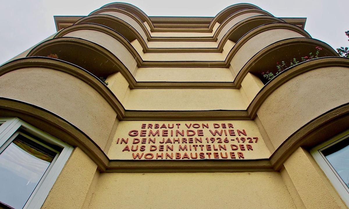 Fassade im Sandleitenhof.