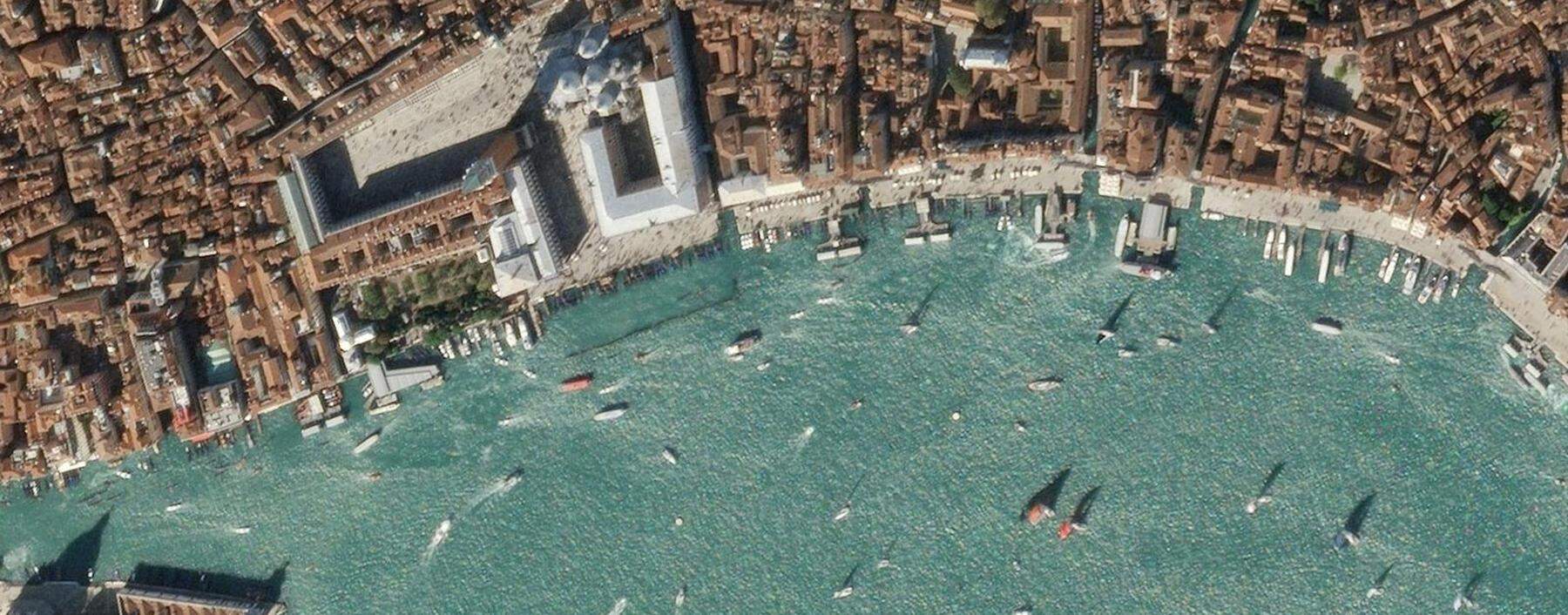 Wie die Pandemie Venedig verändert hat: Satellitenbilder zeigen den Verkehr in der Lagunenstadt vor und nach Ausbruch der Coronavirus-Infektion.
