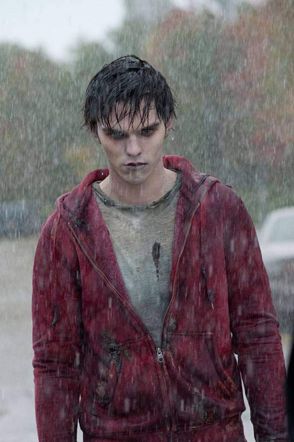 Bis diese ins Kino kommt, darf man Hould als Zombie in der Romanze  "Warm Bodies"  (kein fixer Starttermin, im Bild) und Fantasy-Held in "Jack the Giant Killer" (2013) bewundern. Außerdem gehört er neben Hardy zum Cast von "Mad Max".