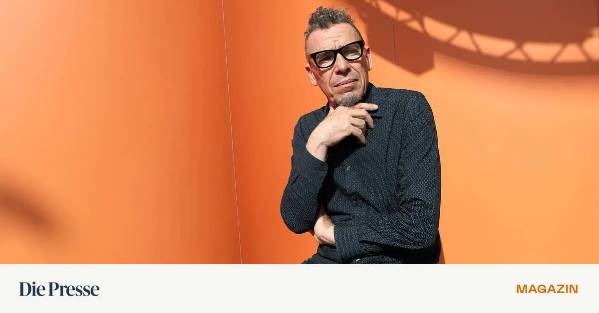 Der-junge-Kim-Jong-un-qu-lt-hier-eine-Kuh-premium-