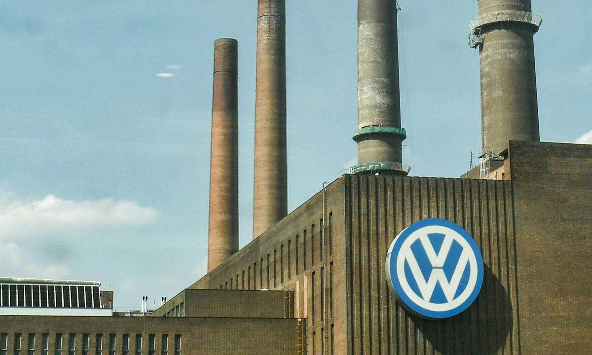 Der Autobauer VW hatte im Herbst 2015 auf Druck der US-Umweltbehörde zugegeben, Dieselabgaswerte (Stickoxid) mit einer Software geschönt zu haben. Weltweit sind davon bis zu elf Millionen Fahrzeuge betroffen.