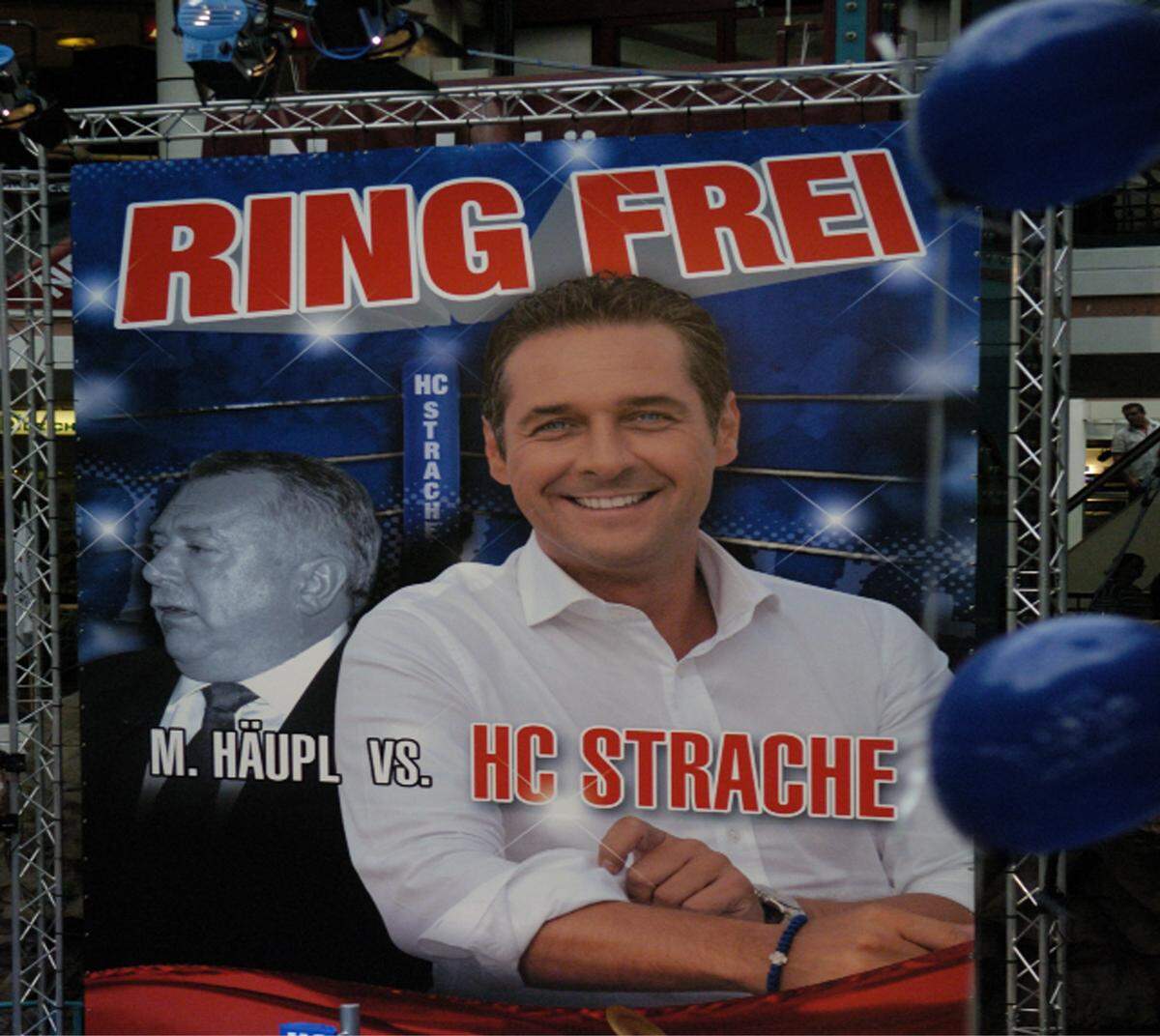 Der Gegner "in der roten Ecke", SP-Bürgermeister Michael Häupl, war allerdings nur in Form eines wenig schmeichelhaften Bildes im Ring dabei.