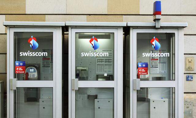 Telefonzellen von Swisscom in Basel.
