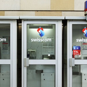Telefonzellen von Swisscom in Basel.