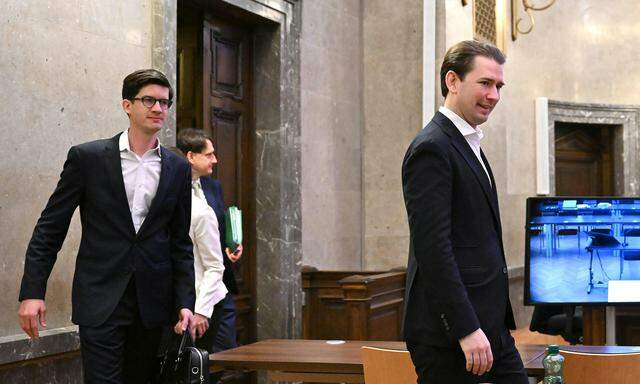 Der Ex-Kabinettschef im Bundeskanzleramt Bernhard Bonelli und der frühere Bundeskanzler Sebastian Kurz am Straflandesgericht Wien. 