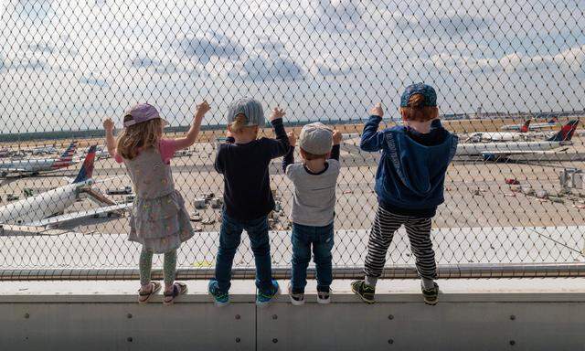 Die Airline Corendon will kinderfreie Bereiche auf der Strecke zwischen Amsterdam und der Karibik testen. 