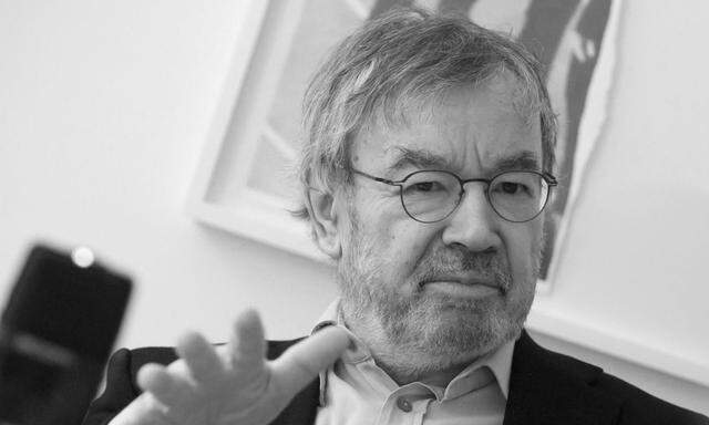 „Wir dürfen nicht achselzuckend zur Kenntnis nehmen, dass die Demokratie in unserer Nachbarschaft demontiert wird.“ Martin Pollack, Jahrgang 1944, geboren in Bad Hall, Oberösterreich.