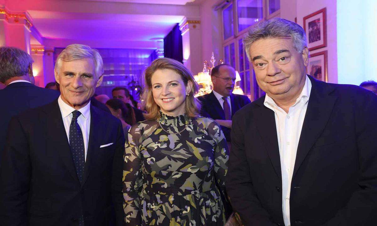 Politiker-Treffen bei der Austria-Gala: Außenminister Michael Linhart, Neos-Chefin Beate Meinl-Reisinger und Vizekanzler Werner Kogler.