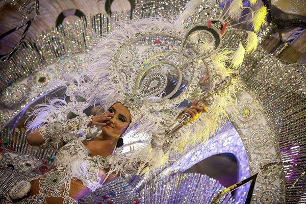 Auch Las Palmas auf den Kanaren versinkt jährlich im Karnevalstrubel. Dabei wird jedes Jahr mit der Nachbarinsel konkurriert.