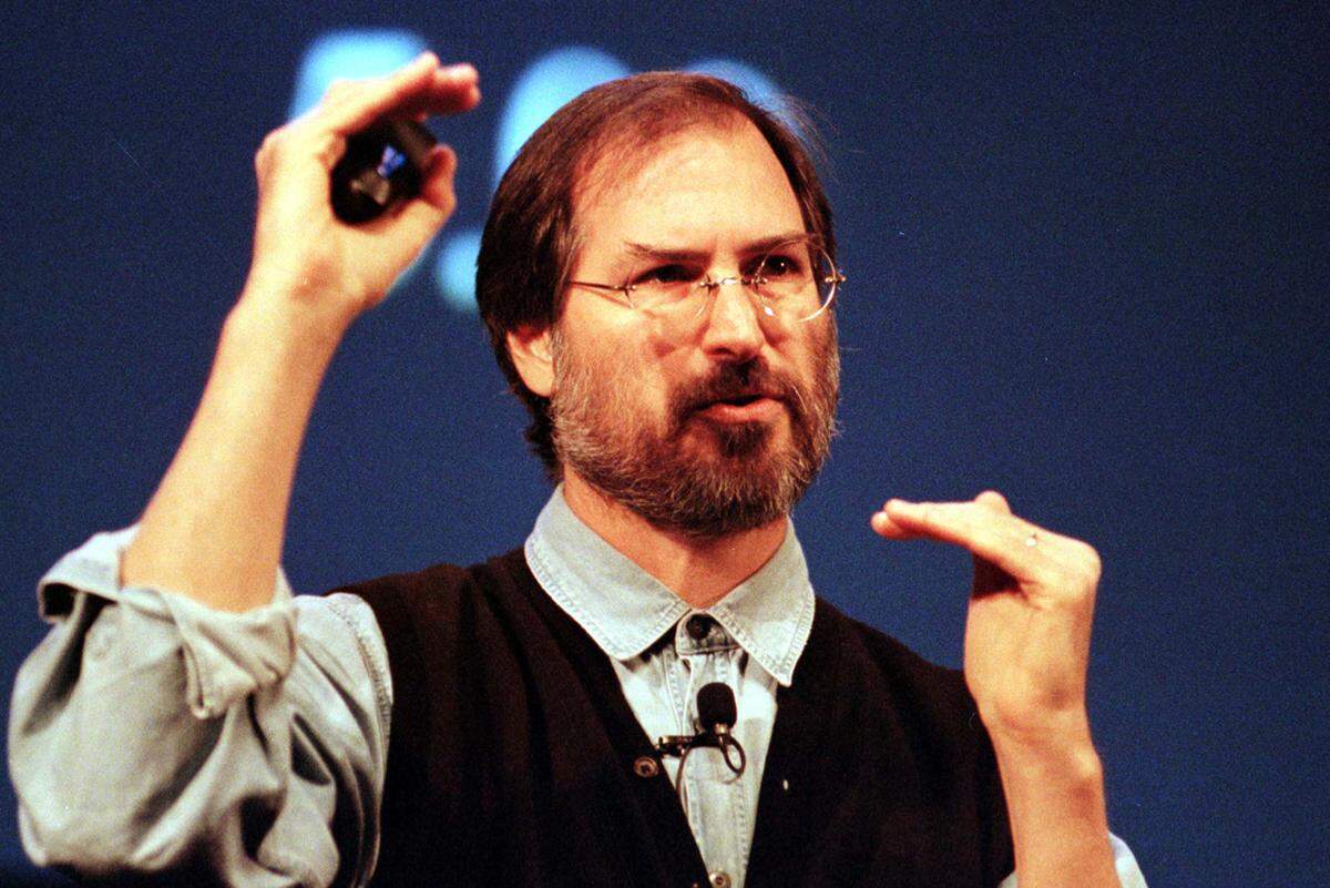In den späten 90er-Jahren stellte Steve Jobs unter anderem neue Macintoshs und PowerBooks vor.