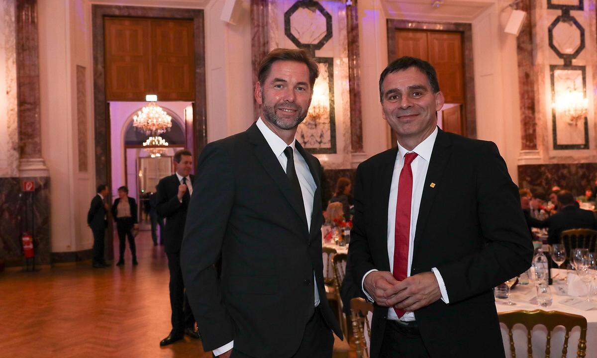 Commerzbank Austria Country-CEO Martin Butollo (l.) und Post AG-Vorstand Peter Umundum.