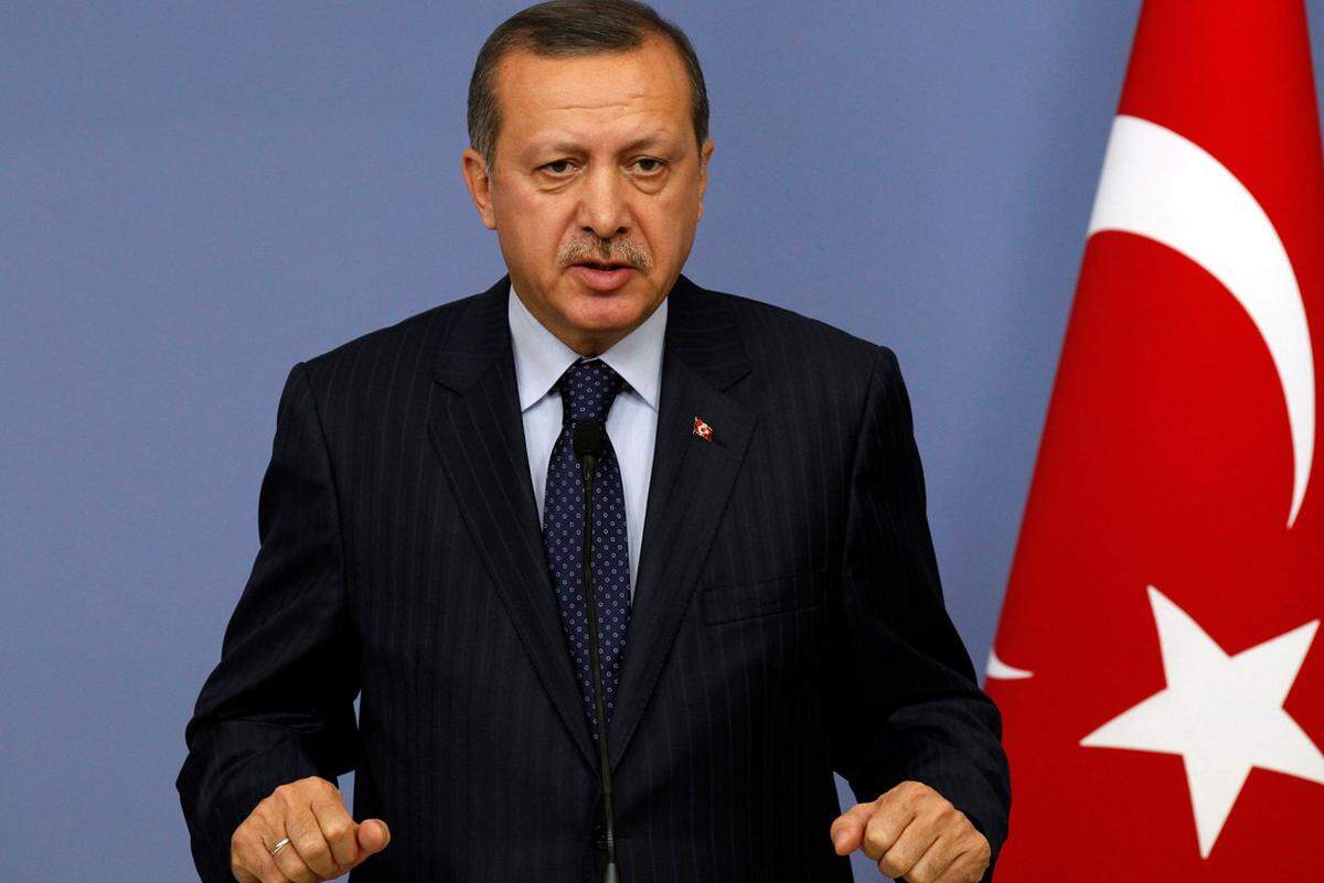 Der türkische Ministerpräsident  Recep Tayyip Erdoğan kommt nicht gerade glimpflich davon. US-Diplomaten bescheinigen ihm islamistische Tendenzen und ein unrealistisches Weltbild. Er wird mitunter als isoliert und schlecht informiert eingeschätzt und vertraut weder seinen Ministern noch Gott - obwohl er an ihn glaubt.
