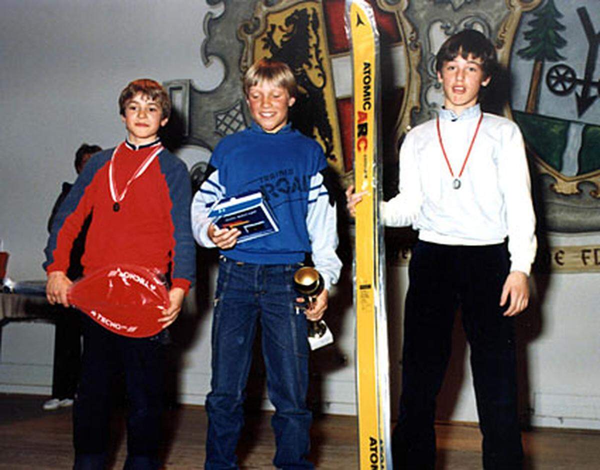 Alexander Maier wendet sich später dem Snowboard zu, Hermann will auf zwei Brettern Pokale stemmen. Er erlernt den Beruf des Maurers und wird staatlich geprüfter Skilehrer. Am 6.1.1996 startet er erstmals im Ski-Weltcup - als Vorläufer.