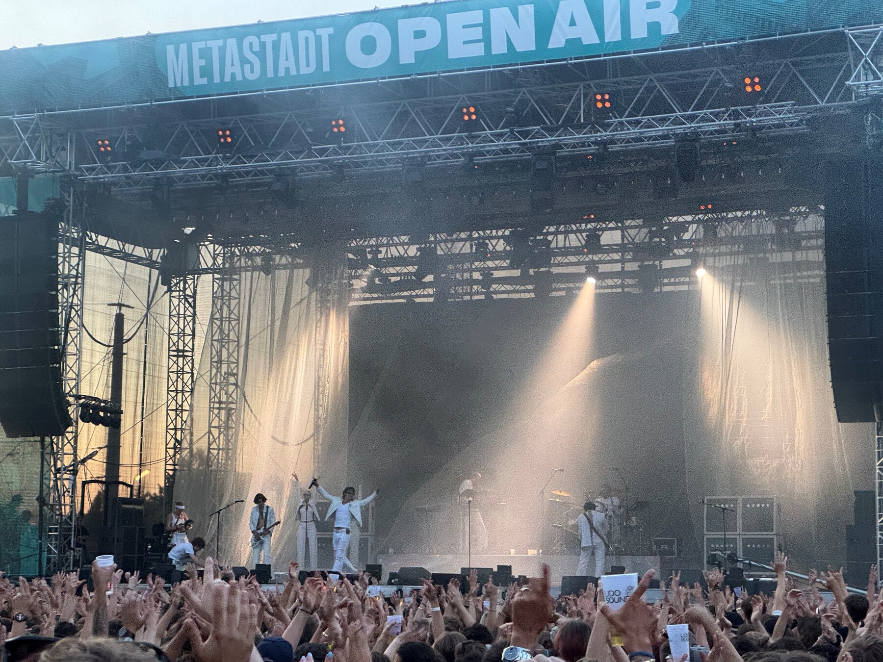 Bibiza embraces 'Rocknrollstar' image ahead of new album release